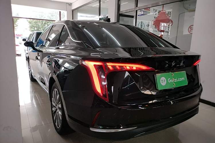 Hongqi E-QM5 2022 — 4