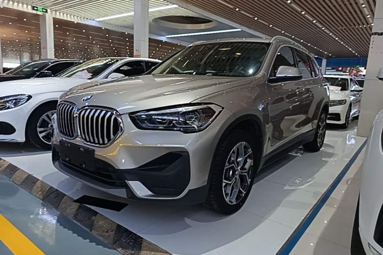 BMW X1 2021 — фото 1