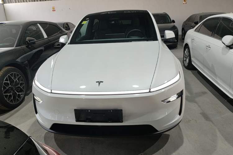 Tesla Model Y 2026 — 2