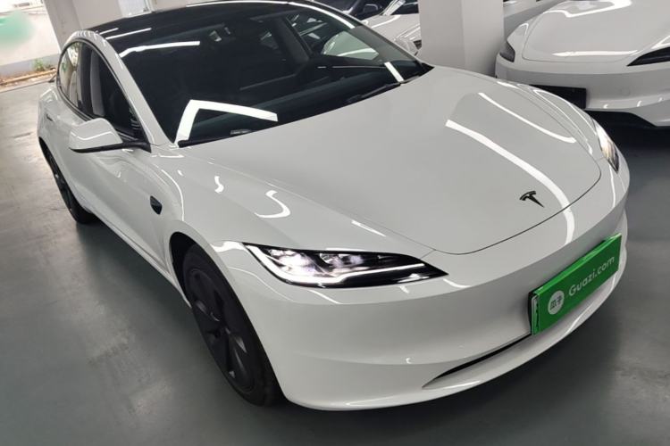 Tesla Model 3 2025 — 3
