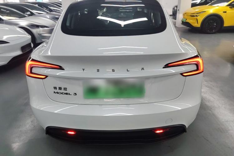 Tesla Model 3 2025 — 5