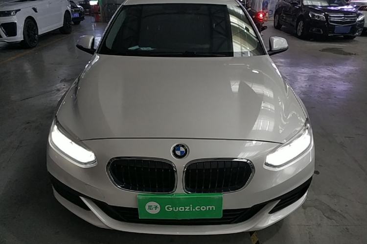 BMW 120i 2020 — 2
