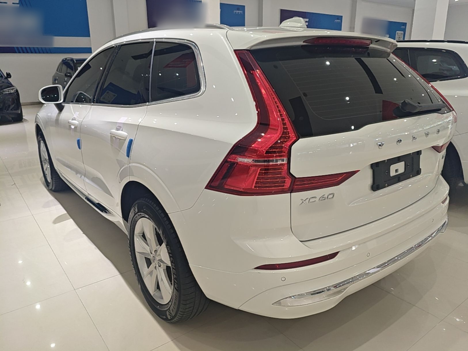 Volvo XC60 2022 — фото 4