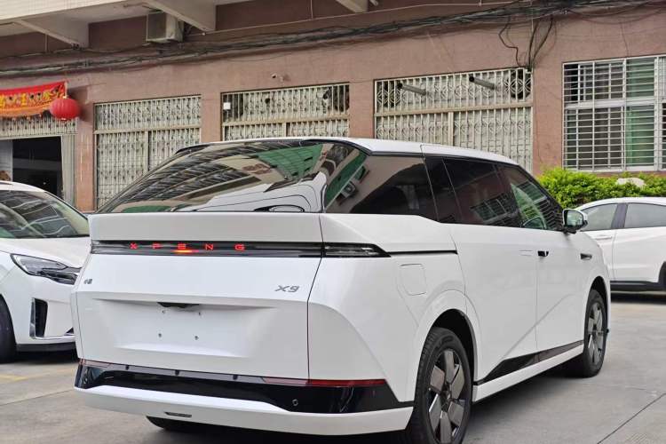 XPeng X9 2025 — 5