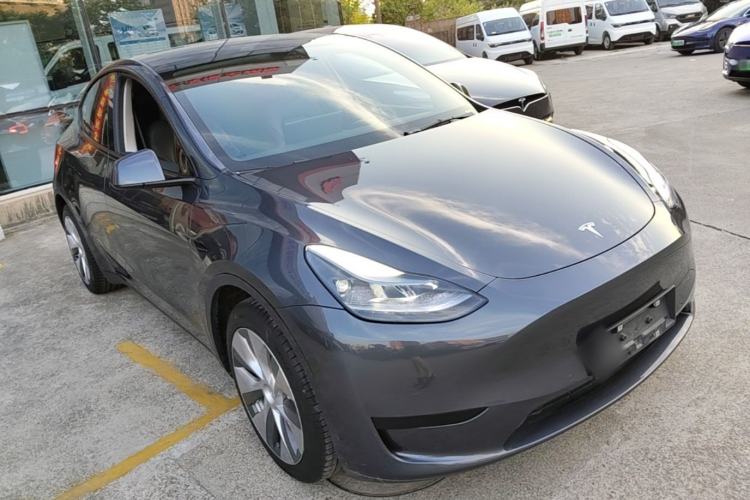 Tesla Model Y 2022 — 3