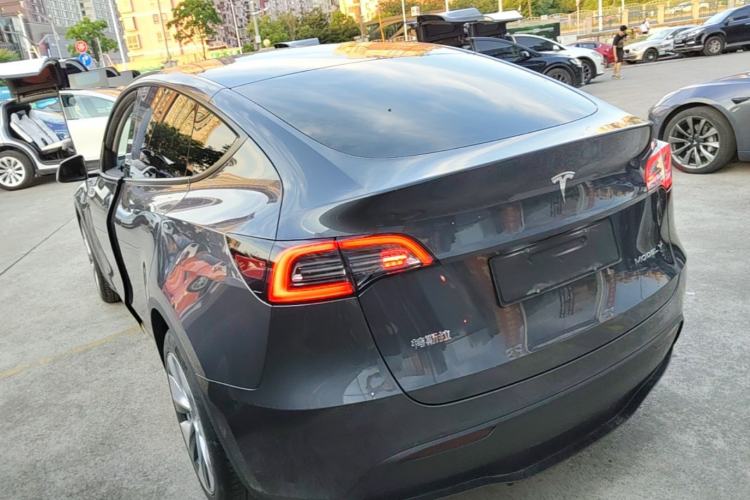 Tesla Model Y 2022 — 4
