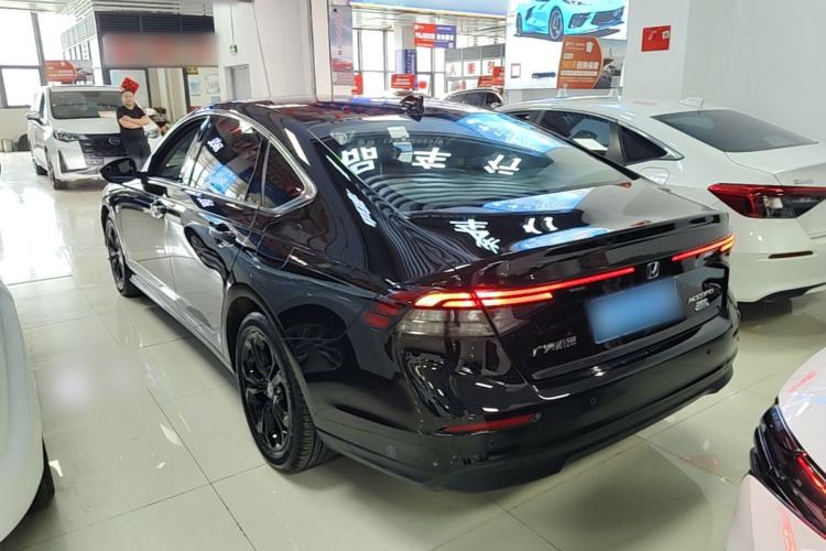 Honda Accord 2025 — 4