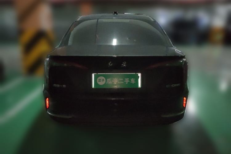 Hongqi E-QM5 2024 — 3