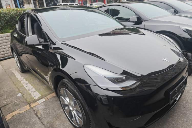 Tesla Model Y 2022 — 3