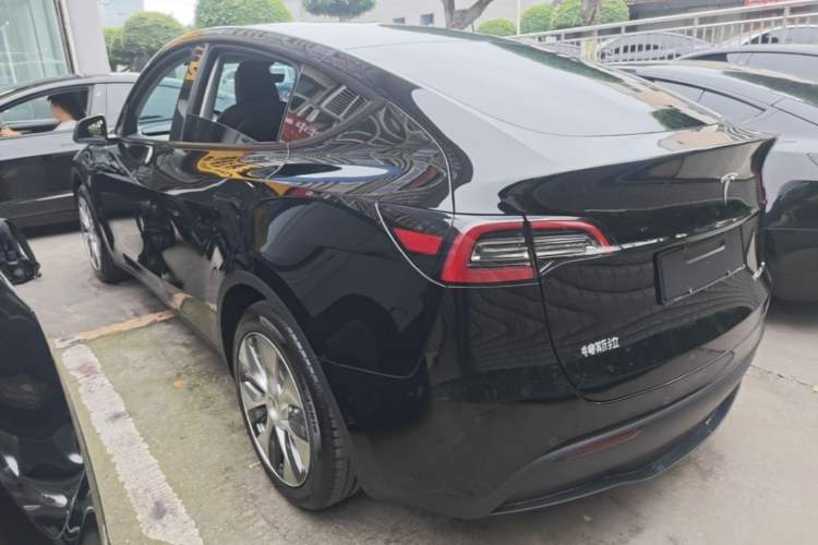 Tesla Model Y 2022 — 4