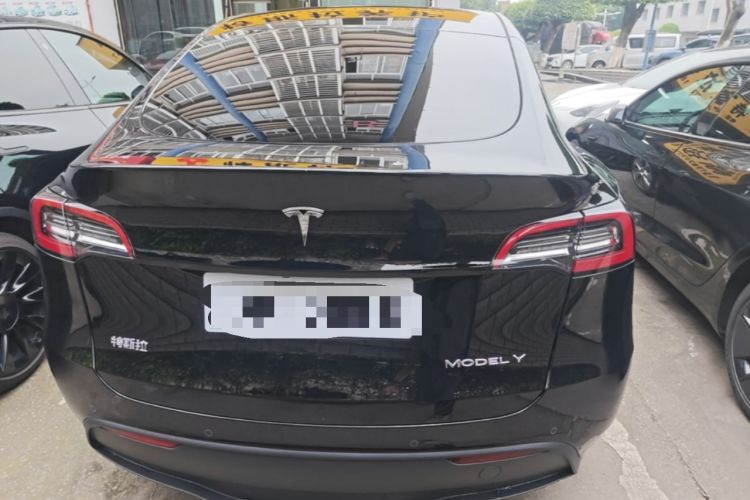 Tesla Model Y 2022 — 5