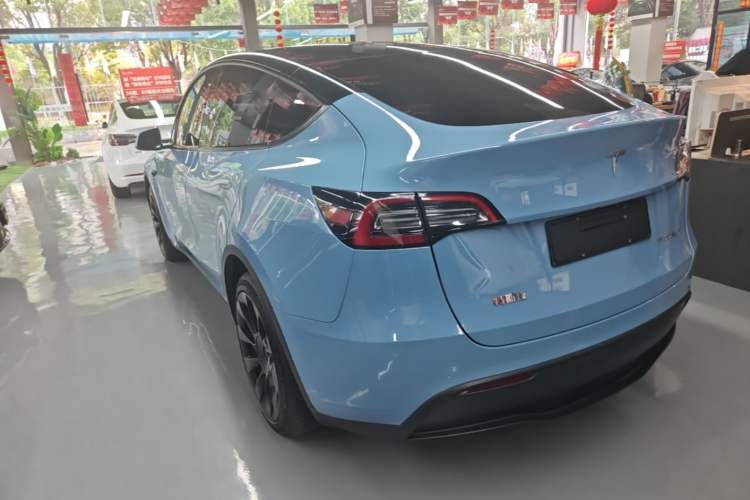 Tesla Model Y 2021 — 4