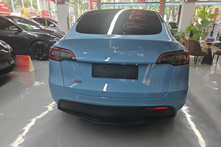 Tesla Model Y 2021 — 5