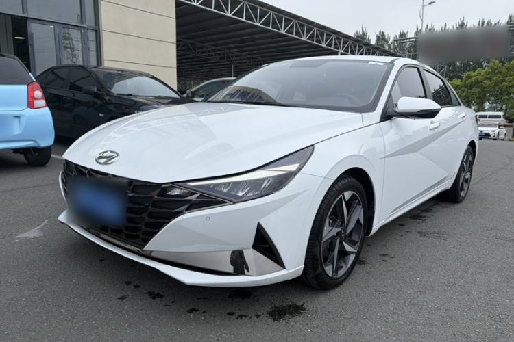 Hyundai Elantra 2022 — 4