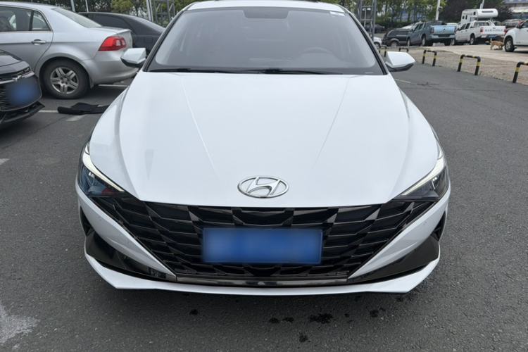 Hyundai Elantra 2022 — 5