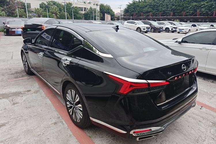Nissan Altima 2022 — 4