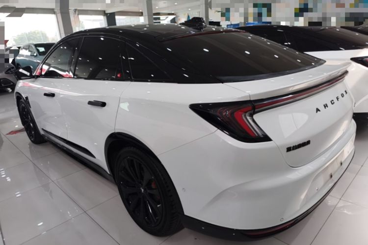 Arcfox Alpha S 2022 — 4