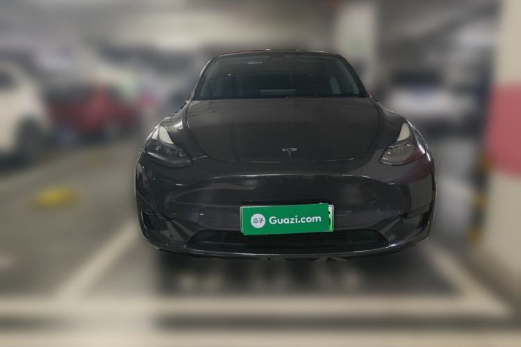Tesla Model Y 2024 — 2