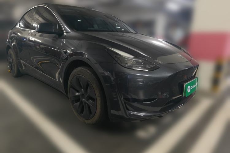 Tesla Model Y 2024 — 3