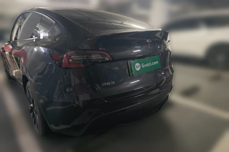 Tesla Model Y 2024 — 4