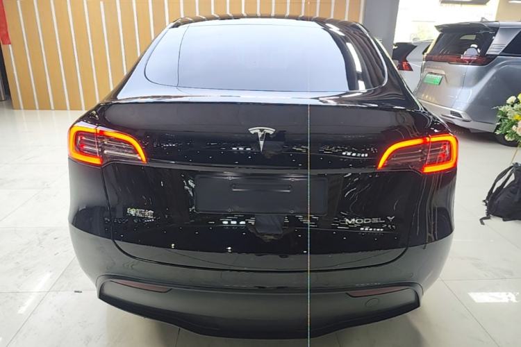 Tesla Model Y 2022 — 5