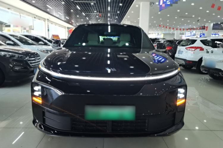 Li Auto L6 2024 — 2