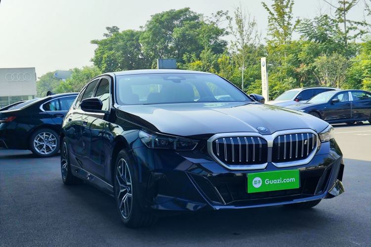 BMW i5 2025 — фото 3