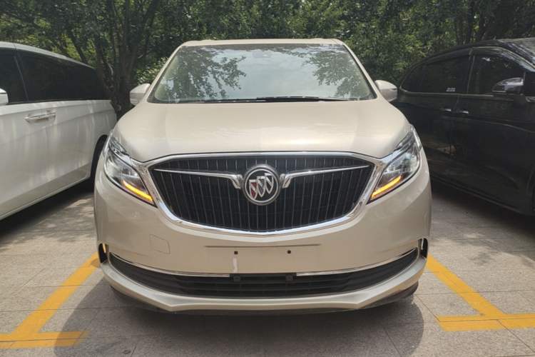 Buick GL8 2018 — 2