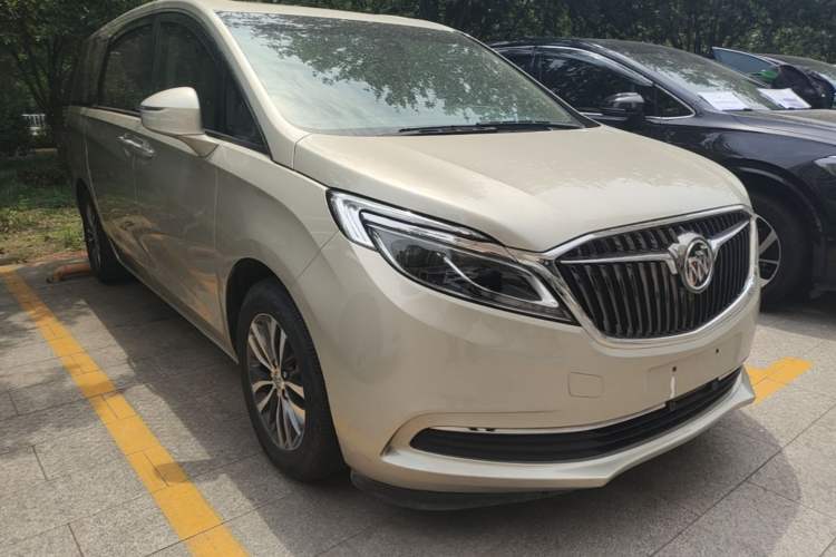 Buick GL8 2018 — 3
