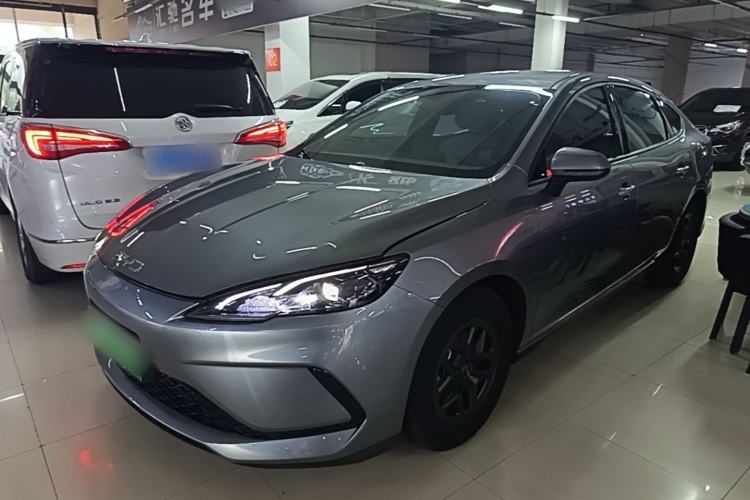 BYD Seal 05 DM-i 2025 — фото 1
