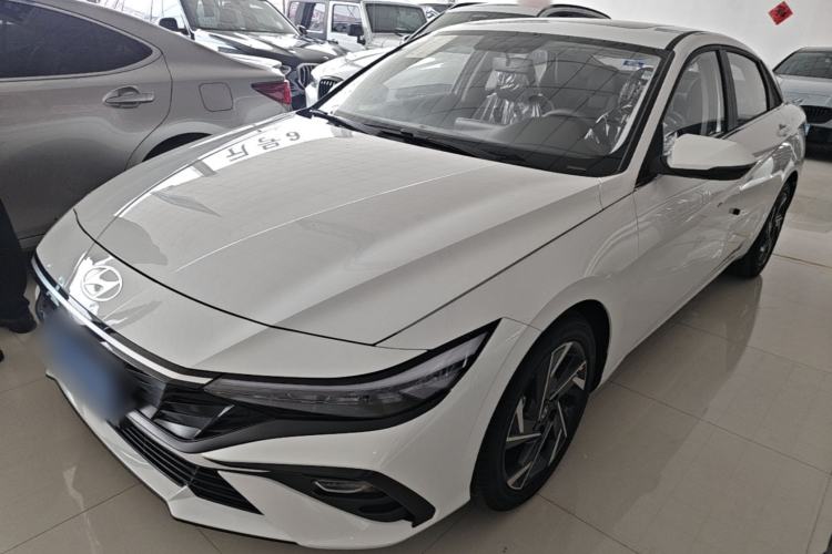 Hyundai Elantra 2023 — фото 1