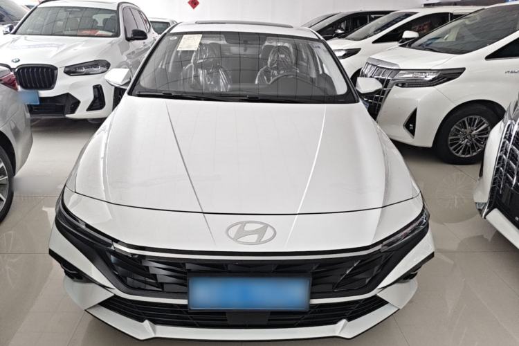Hyundai Elantra 2023 — фото 2