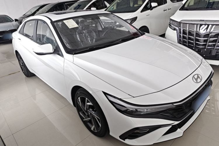Hyundai Elantra 2023 — фото 3