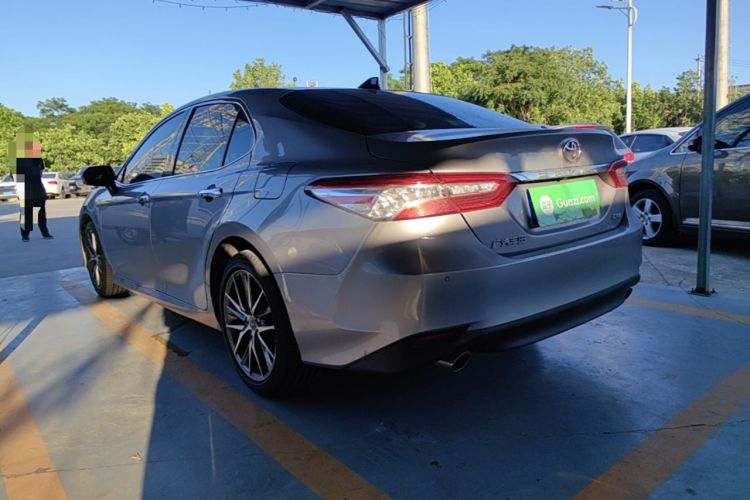 Toyota Camry 2021 — 4