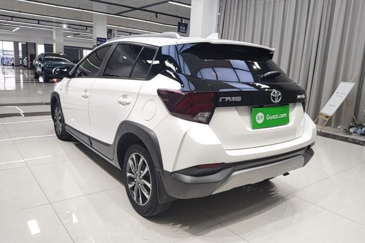Toyota YARiS L 2022 — фото 4