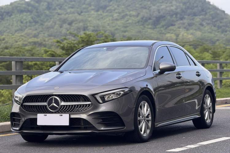 Mercedes-Benz A 200 L 2021 — фото 1