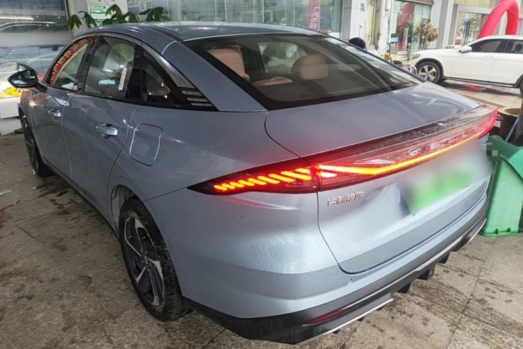 Geely Galaxy L6 2025 — 4