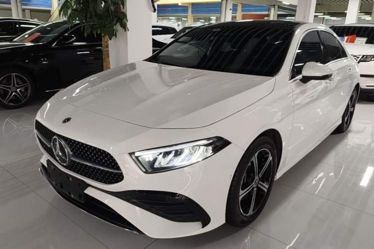 Mercedes-Benz A 200 L 2023 — фото 1