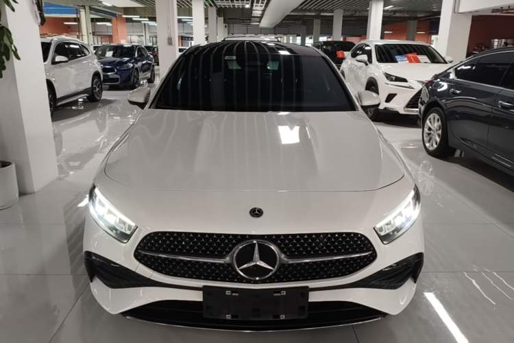 Mercedes-Benz A 200 L 2023 — фото 2