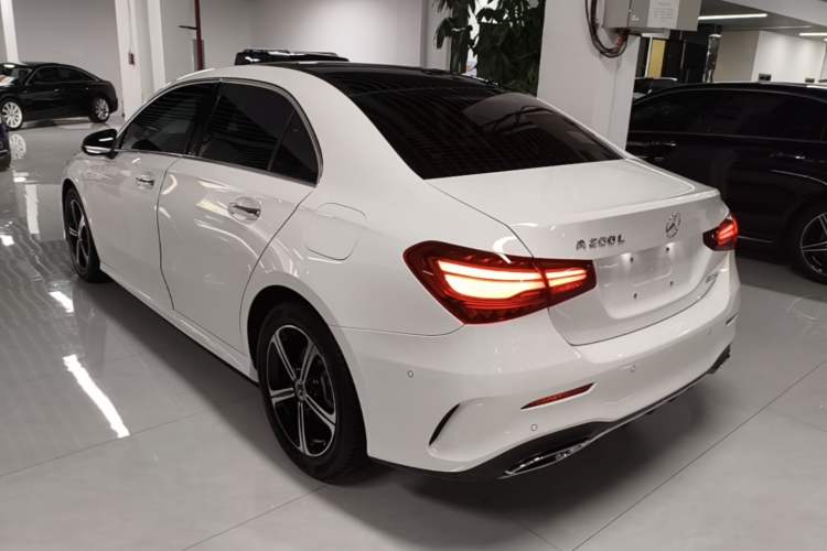 Mercedes-Benz A 200 L 2023 — фото 4