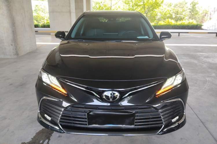 Toyota Camry 2021 — фото 2