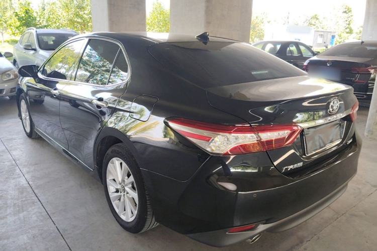 Toyota Camry 2021 — фото 4