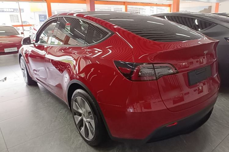 Tesla Model Y 2021 — 4