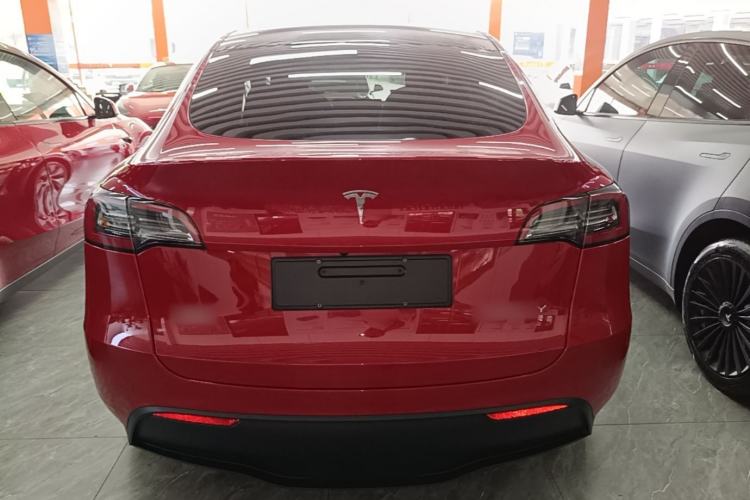 Tesla Model Y 2021 — 5