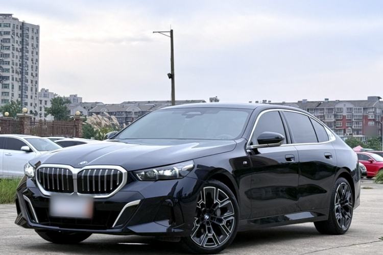 BMW 530Li 2025 — фото 1