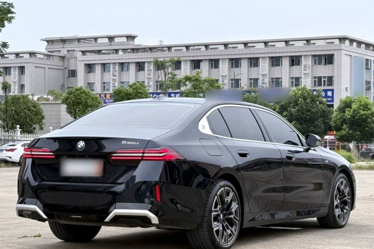 BMW 530Li 2025 — фото 2