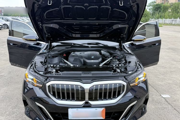 BMW 530Li 2025 — фото 3