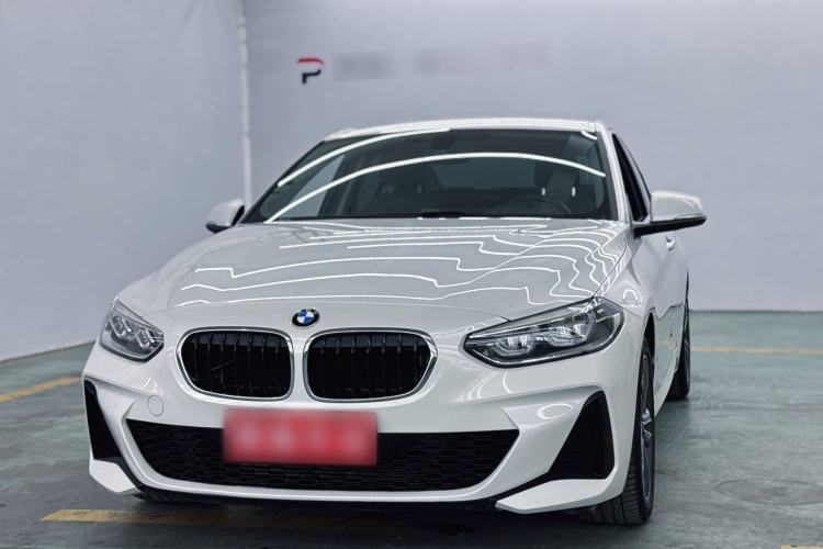 BMW 120i 2022 — фото 1