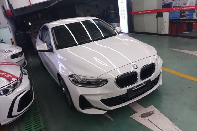 BMW 120i 2022 — фото 3