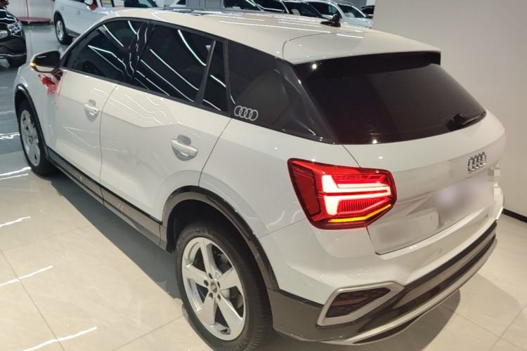 Audi Q2L 2022 — фото 4